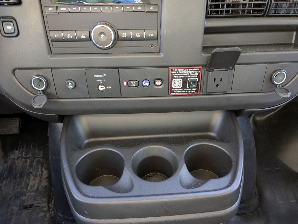 2025 GMC Savana Cutaway 3500 1WT