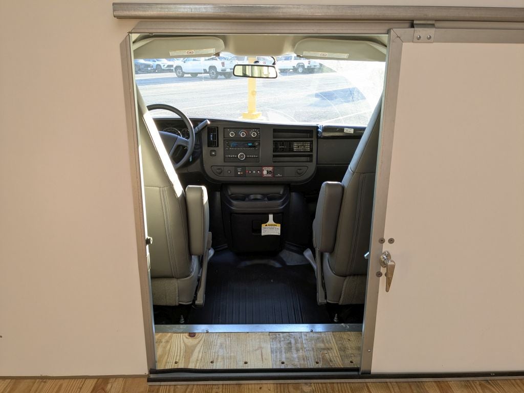 2025 GMC Savana Cutaway 3500 1WT