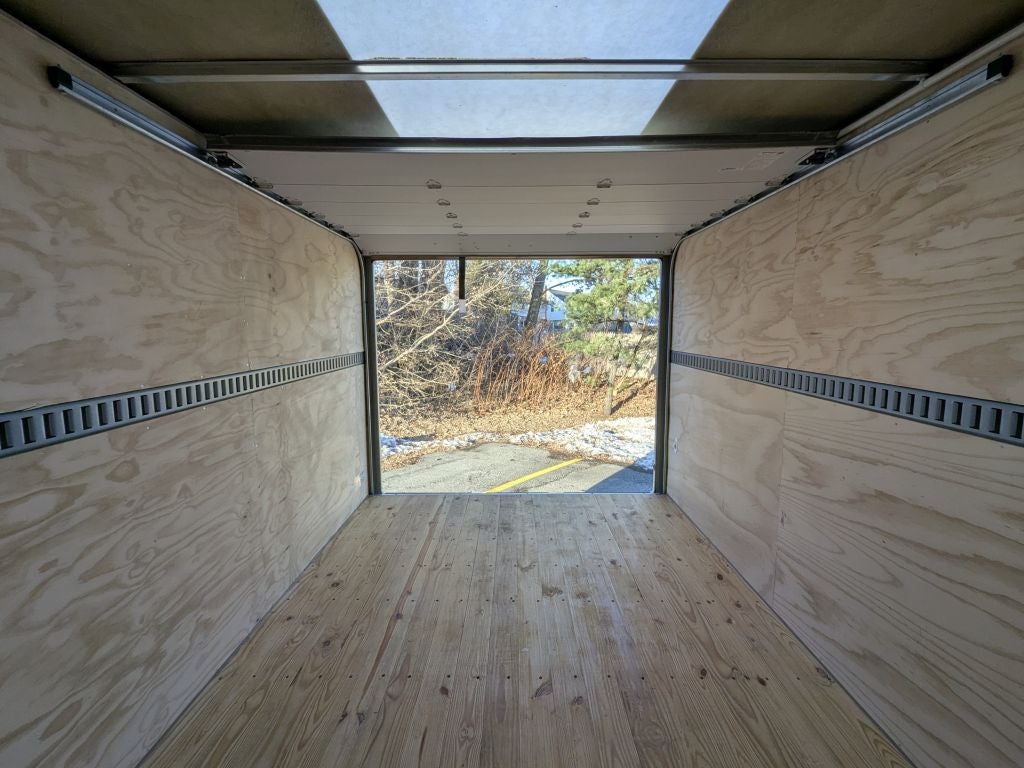 2025 GMC Savana Cutaway 3500 1WT