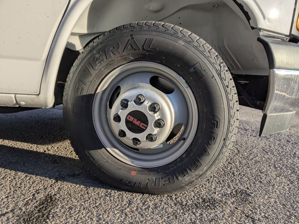 2025 GMC Savana Cutaway 3500 1WT