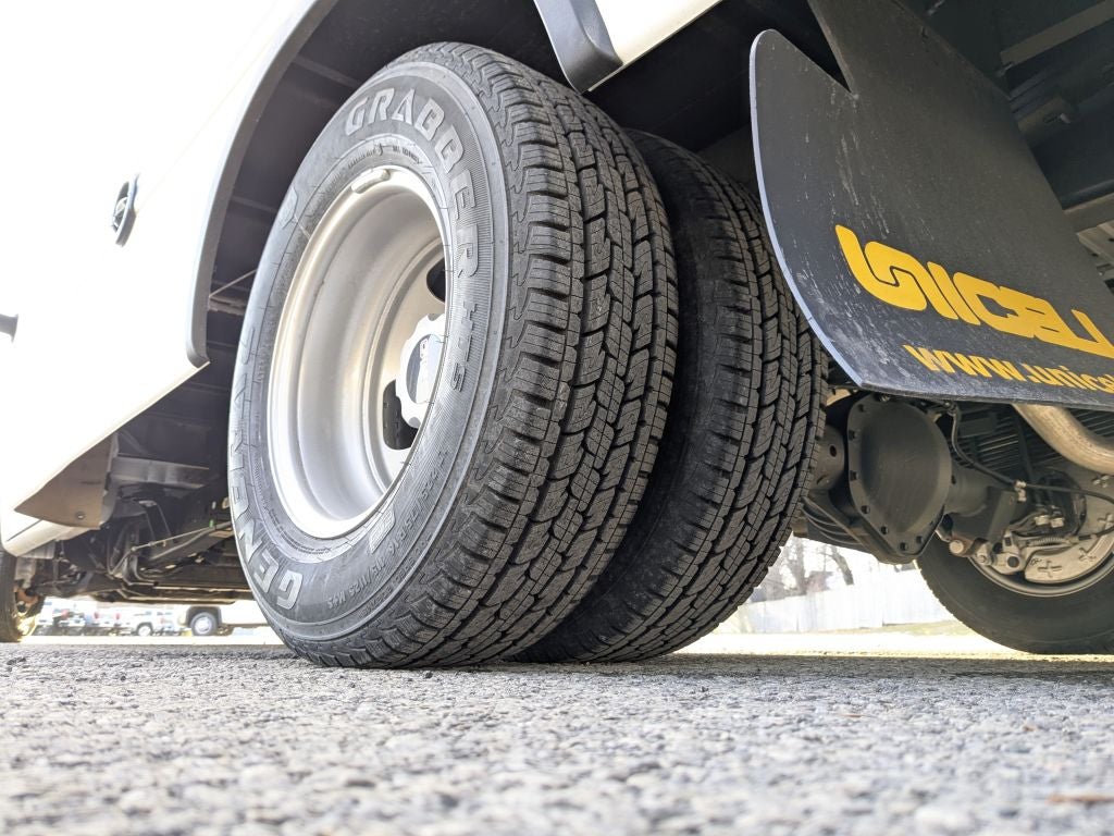 2025 GMC Savana Cutaway 3500 1WT