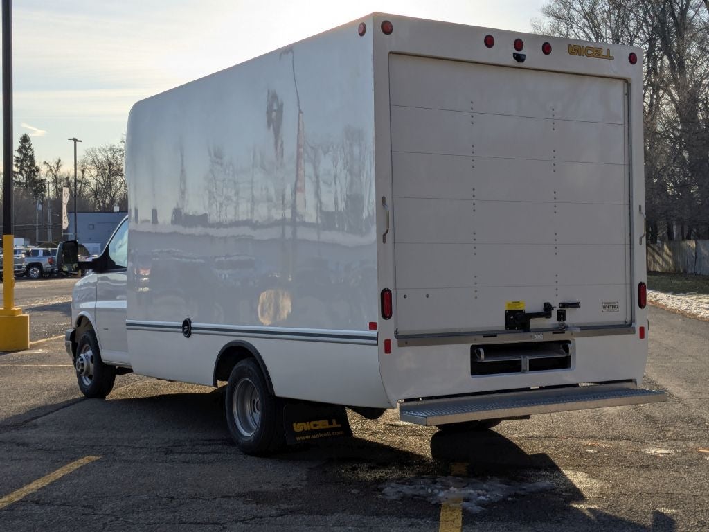 2025 GMC Savana Cutaway 3500 1WT