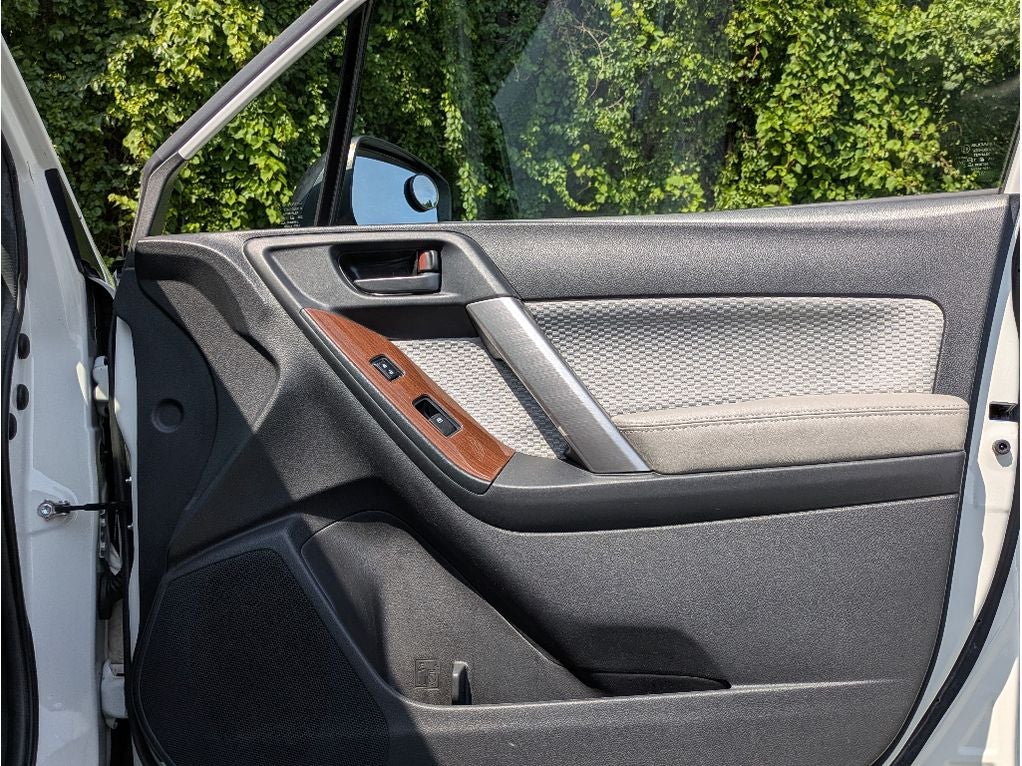 2017 Subaru Forester 2.5i (M6)