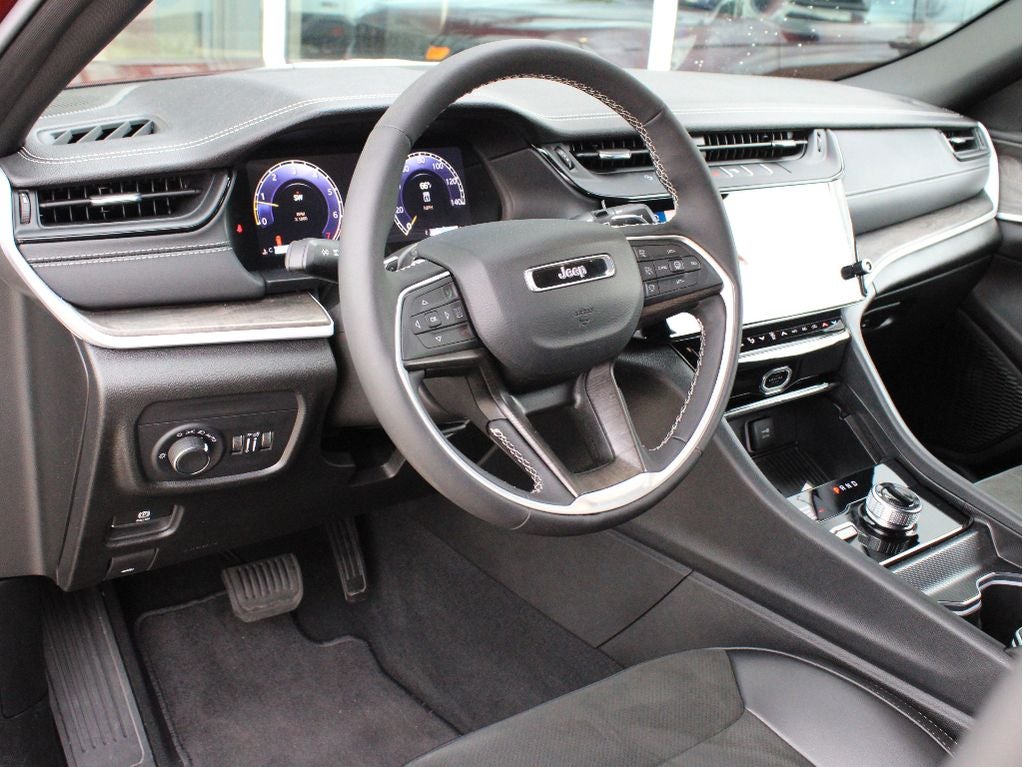 2026 Jeep Grand Cherokee Laredo Altitude