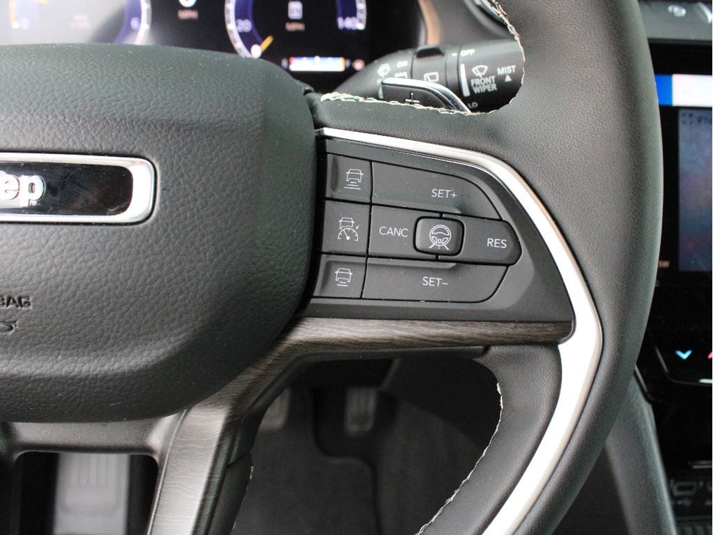 2026 Jeep Grand Cherokee Laredo Altitude