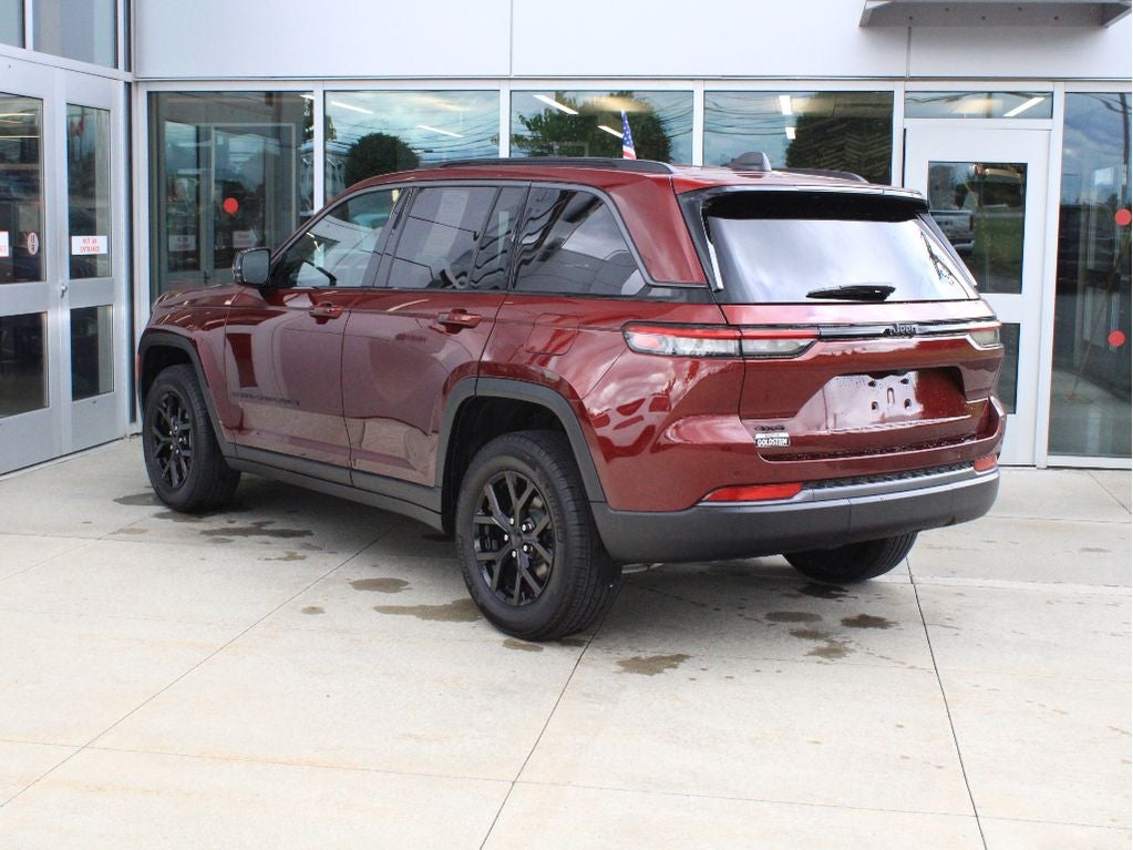 2026 Jeep Grand Cherokee Laredo Altitude