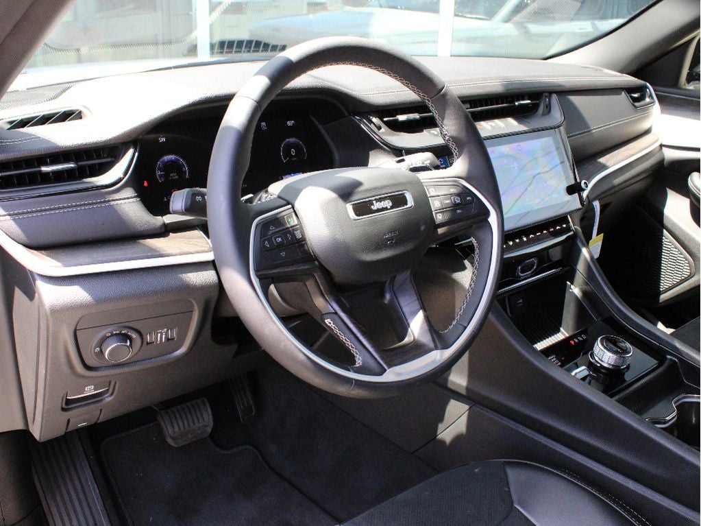 2026 Jeep Grand Cherokee Laredo Altitude