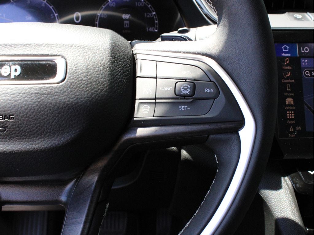2026 Jeep Grand Cherokee Laredo Altitude