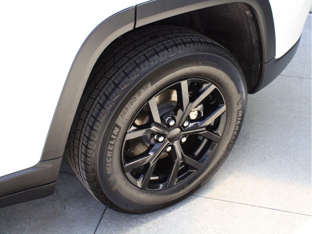 2026 Jeep Grand Cherokee Laredo Altitude