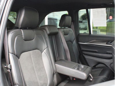 2026 Jeep Grand Cherokee Laredo Altitude