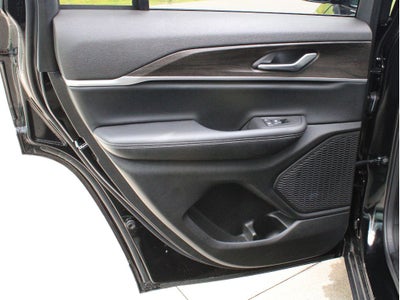 2026 Jeep Grand Cherokee Laredo Altitude