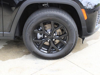 2026 Jeep Grand Cherokee Laredo Altitude