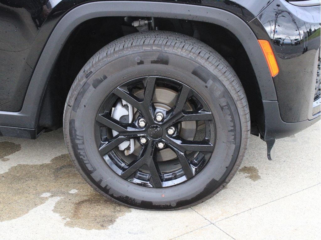 2026 Jeep Grand Cherokee Laredo Altitude
