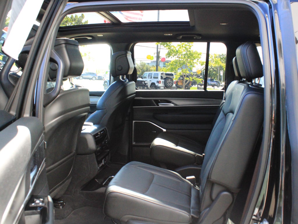 2025 Jeep Wagoneer Series II Carbide