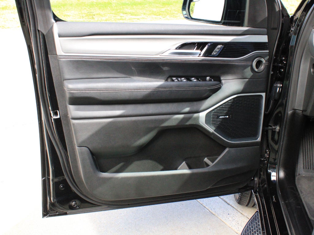 2025 Jeep Wagoneer Series II Carbide