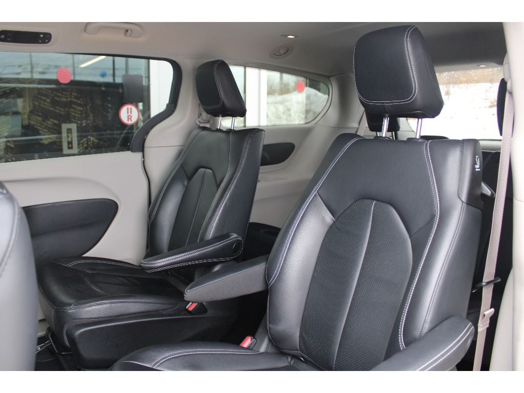 2022 Chrysler Pacifica Hybrid Hybrid Touring L