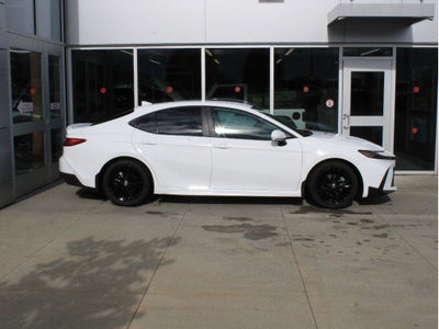 2025 Toyota Camry Hybrid SE