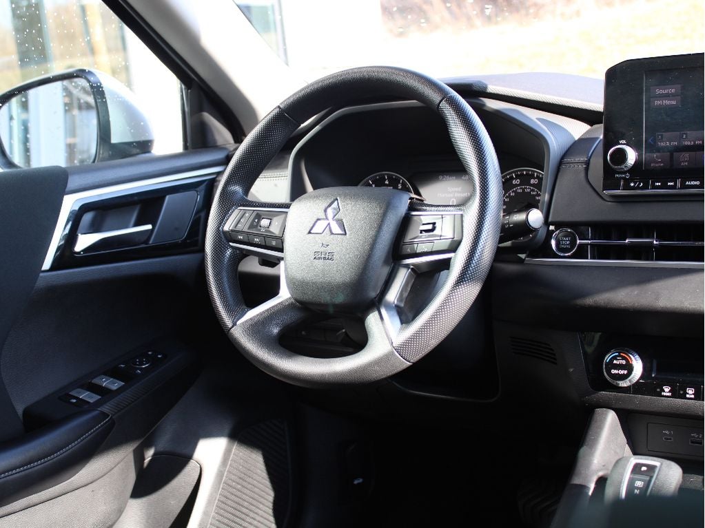 2022 Mitsubishi Outlander ES