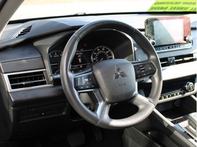 2022 Mitsubishi Outlander ES